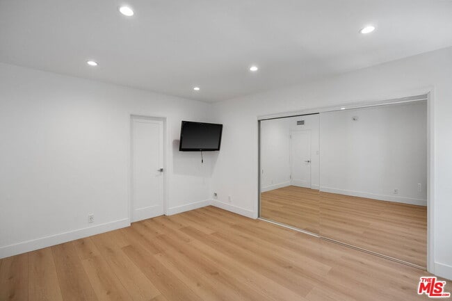 Building Photo - 4807 Woodley Ave