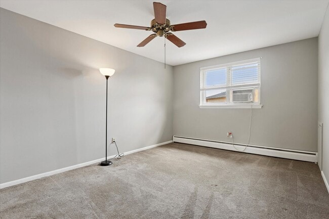 Building Photo - Charming 1B/1B Unit in Downingtown Commons...
