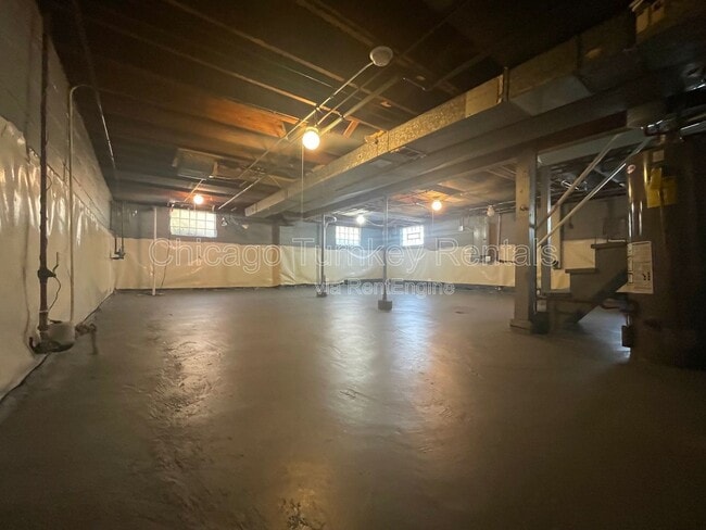 Building Photo - 494 Greenbay Ave