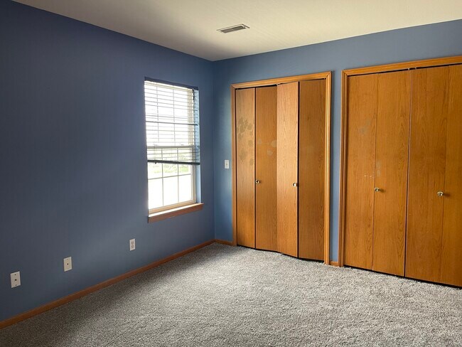 Building Photo - 715 Erin Dr