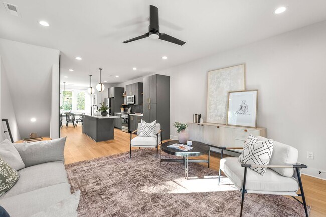 Building Photo - Modern Living in the Heart of Plaza Midwood!