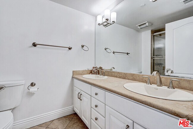 Building Photo - 1520 S Shenandoah St