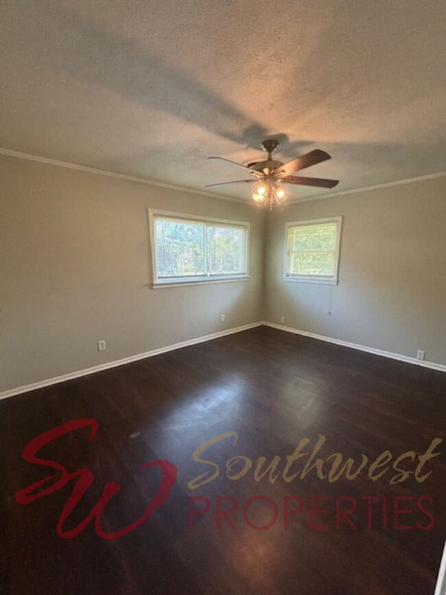 Building Photo - Spacious, bright updated 4 bedroom 3 bath close to campus!!