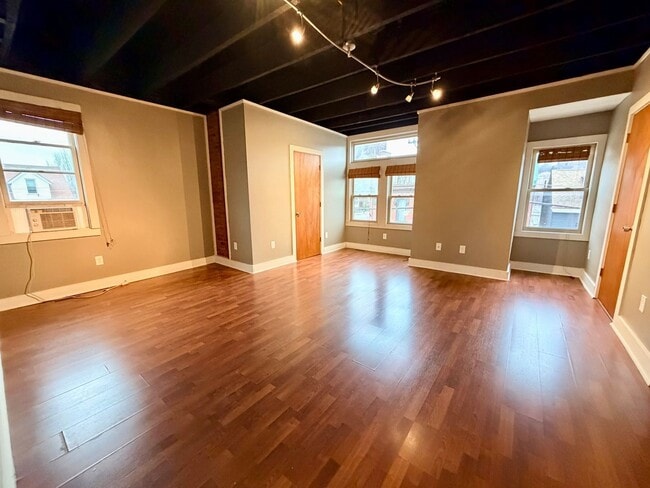 Building Photo - 3947 Mintwood St