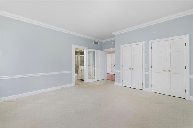 Building Photo - 72 Manning St