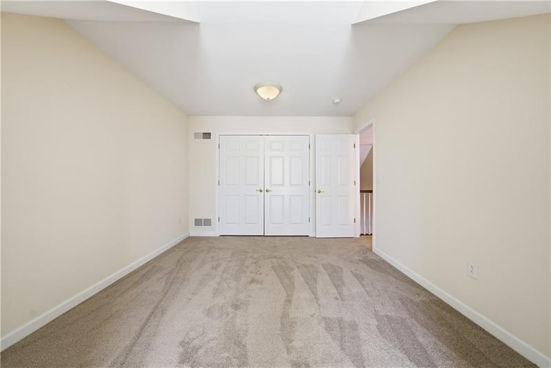 Building Photo - 819 Strasburg Dr