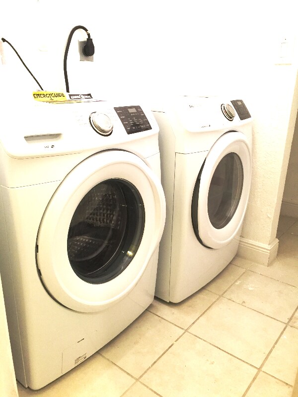 Building Photo - 14300 SW 159th Pl