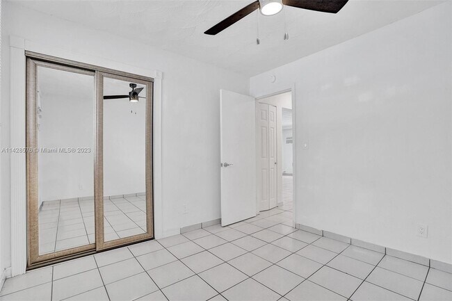 Building Photo - 505 NE 30th St