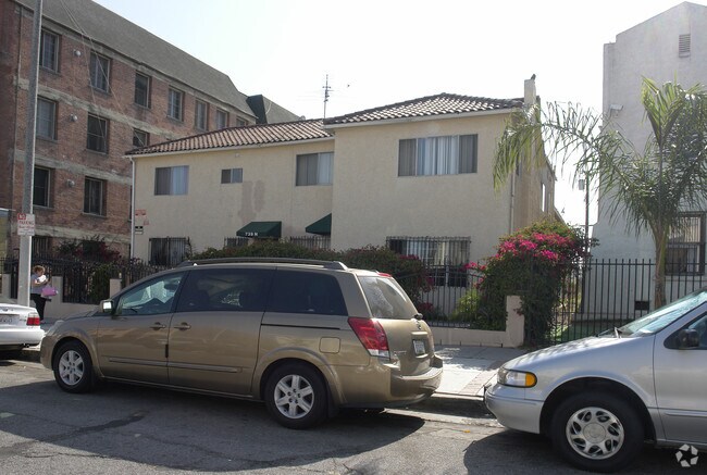 Primary Photo - 739 N St Andrews Pl