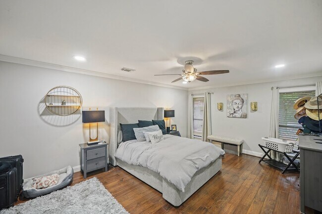 Building Photo - 15831 Ridge Park Dr