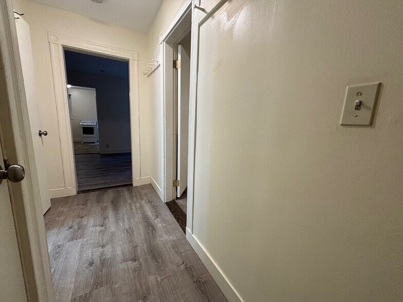 Building Photo - 68 Myrtle St