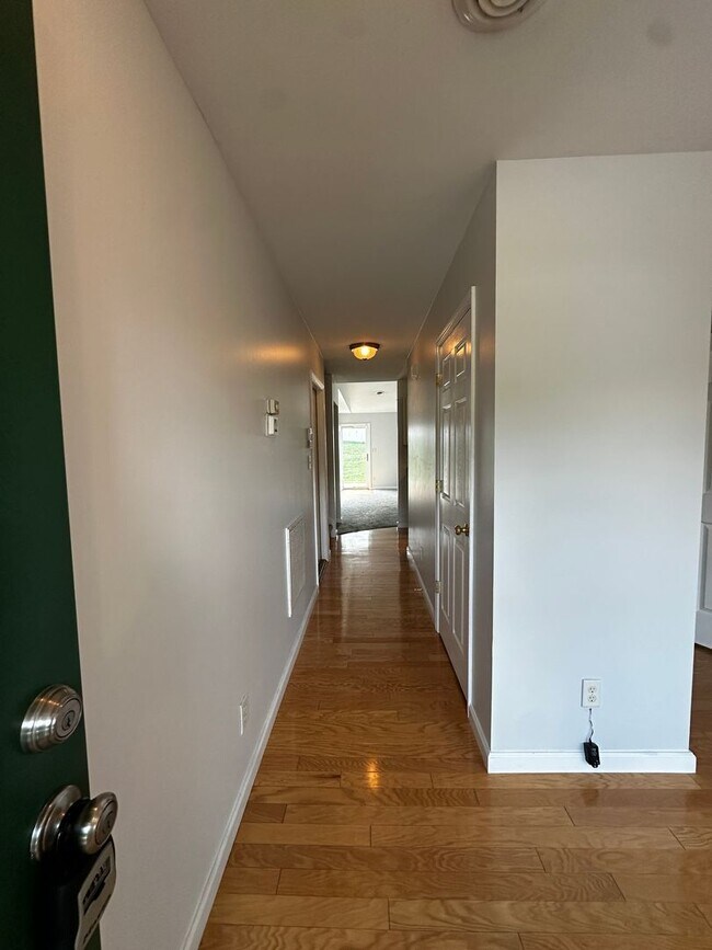 Building Photo - 1643 Wood Song Ln