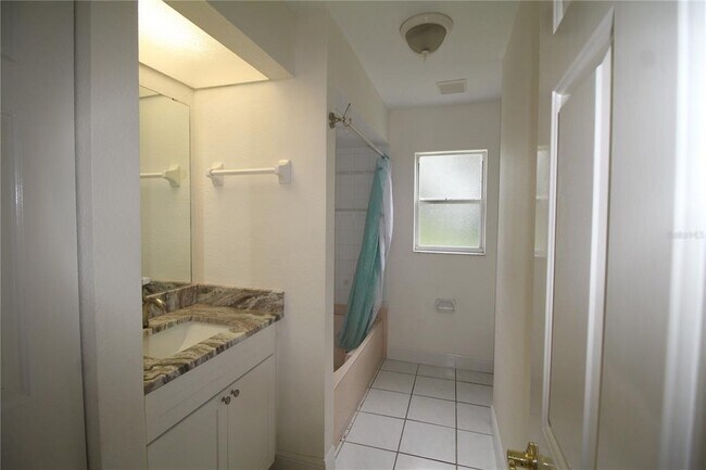 Building Photo - 3952 Suburban Ln