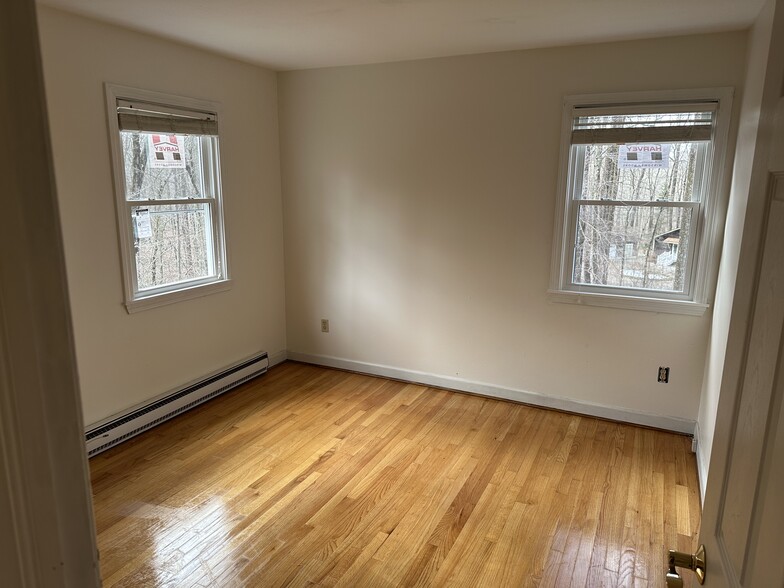 Building Photo - 6 Birch Cir