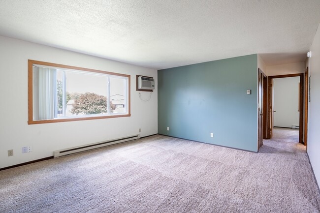 Fargo, ND Summerfield Apartments | 21A | Living - Summerfield