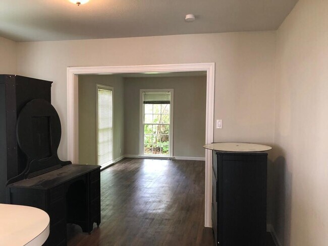 Building Photo - Move in Ready in Central Houston, 2 Bed/1 ...