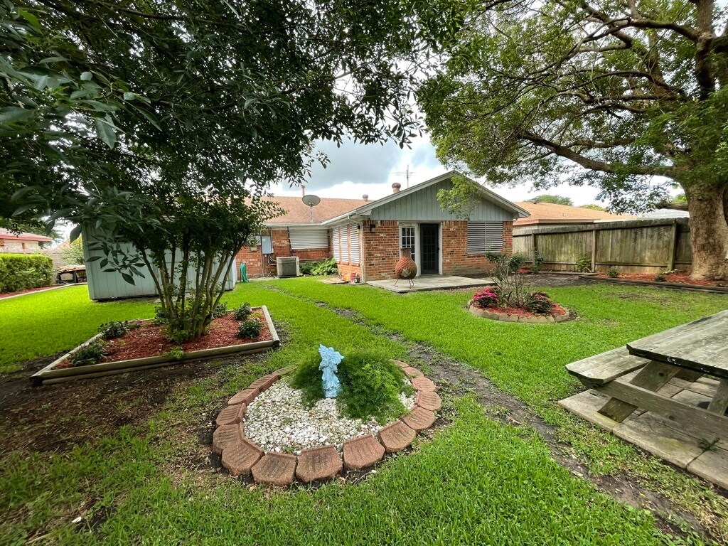 Spacious BackYard - 2718 19th Ave N