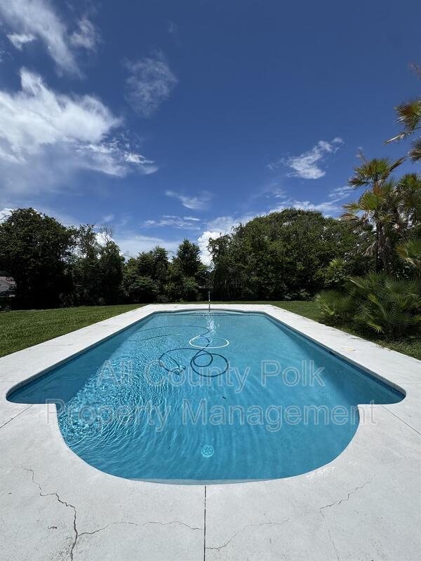 Building Photo - 8601 Sunnydale Ln