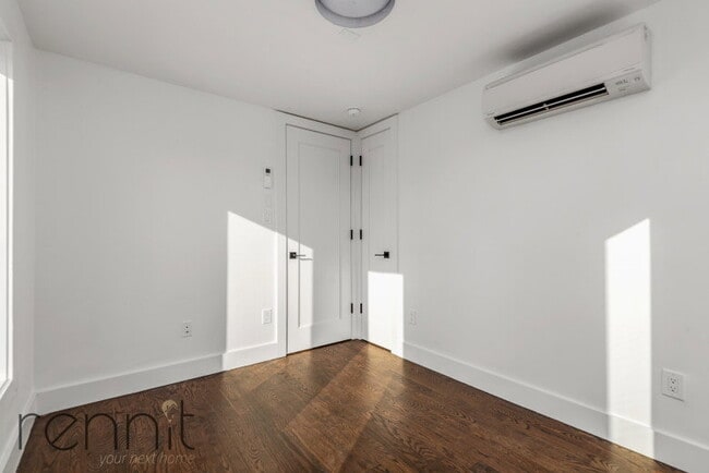 Building Photo - Kent Avenue, New York, NY 11249 - 4 BR 3 BA house
