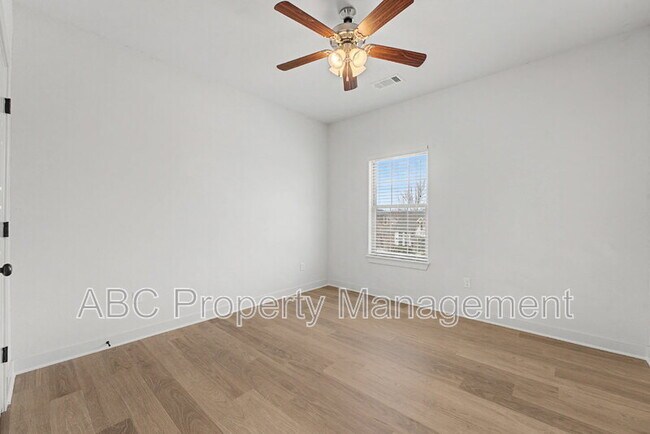 Building Photo - 3213 SW Hillstone Ave