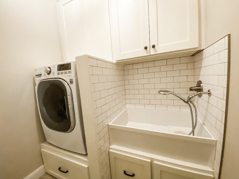 Building Photo - 514 N Vandries Way