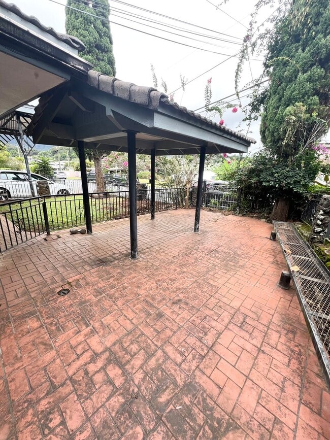 Building Photo - ALL UTILITIES INCLUDED! 4 bed, 1 bathroom ...