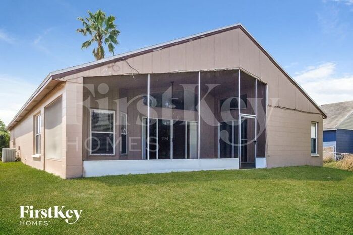 Building Photo - 1830 Lakepoint Dr