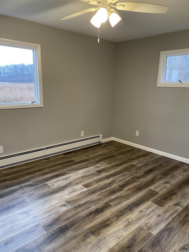 Building Photo - 2224 Oakwood Dr