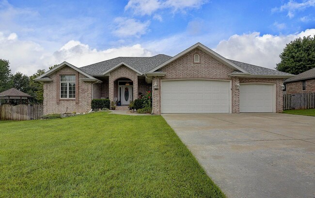 Building Photo - Lots Of New in Marlborough Manor w/ 3 Car Garage