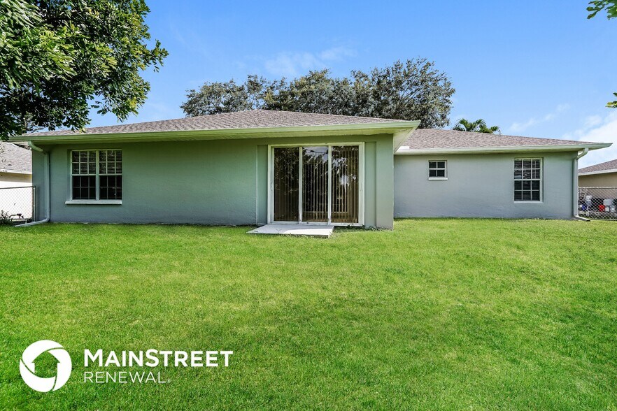 Building Photo - 525 SW 23rd Terrace