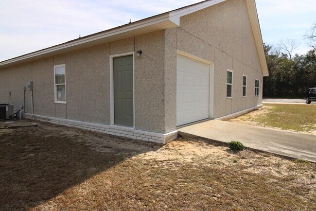 Building Photo - 324 S 5th St