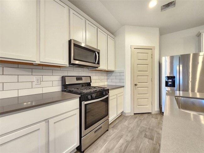 Building Photo - 14503 Rain Tree Dr
