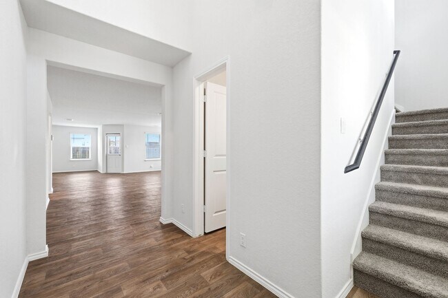 Building Photo - ***MOVE-IN SPECIAL: ONE WEEK FREE***Spacious Two-Story Home with Solar Panels, Luxury Features an...
