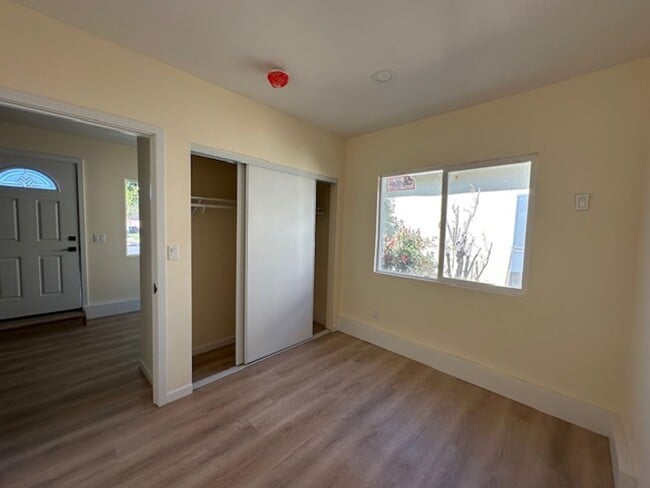 Building Photo - Brand New 1+1  ADU