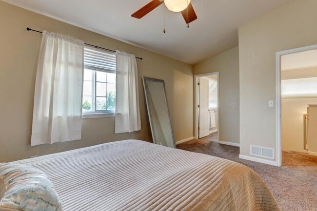 Building Photo - 903 Glenwall Dr