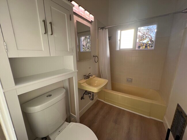 Building Photo - 11333 Venice Blvd