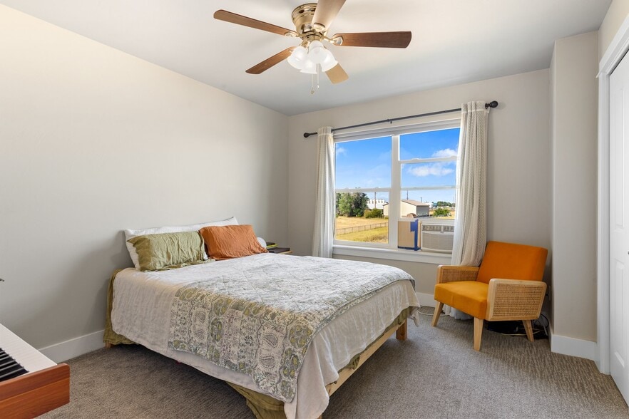 Building Photo - 201 13th St