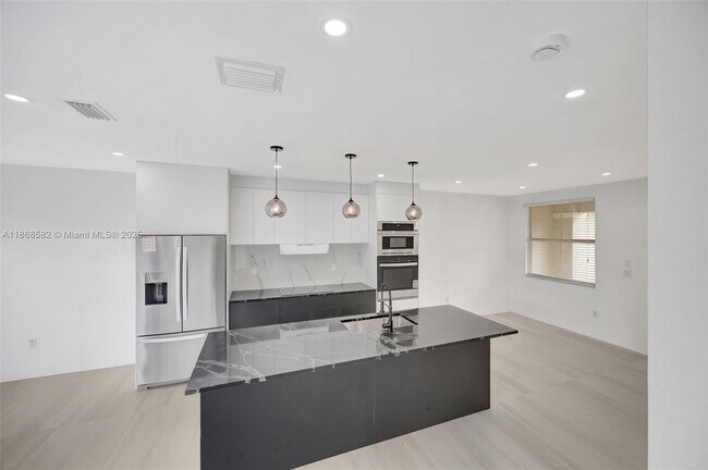 Building Photo - 964 NE 41st Pl