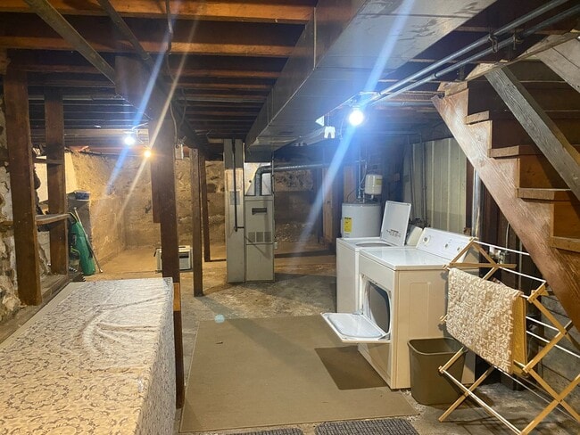 Building Photo - Helmich Duplex