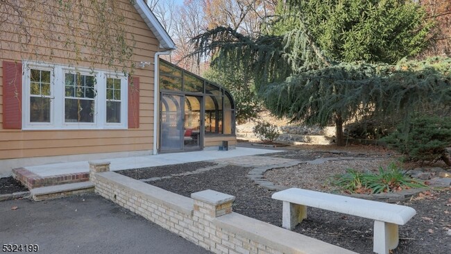 Building Photo - 89 East Dr