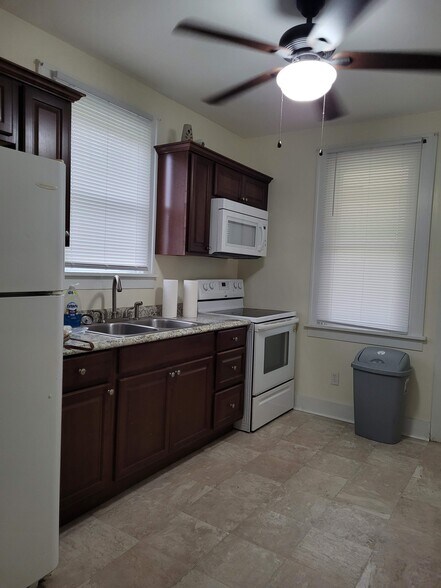 Primary Photo - 814 Collier Ave