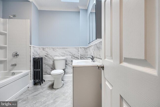 Building Photo - 2533 W Lombard St