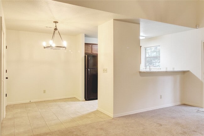 Building Photo - 1746 N Chestnut Ave