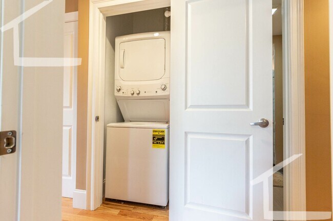 Building Photo - HOT BROOKLINE LISTING!!!!!