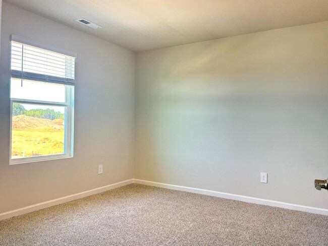 Building Photo - 4 Bedroom 3 Bath & Loft Single Family for ...