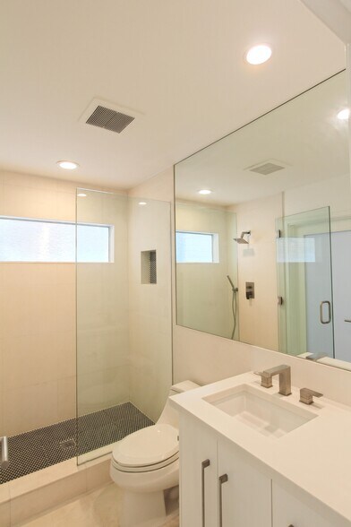 CLEAN AND SLEEK - 7353 Pyramid Pl