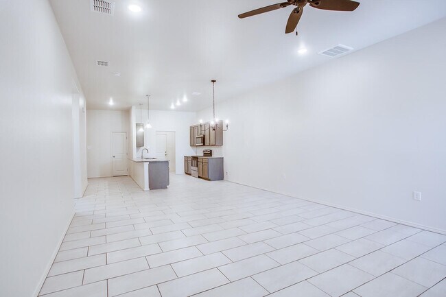 Building Photo - 1718 Corpus Ave