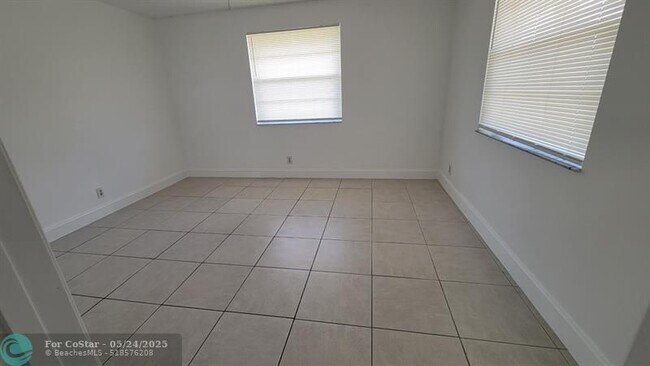 Building Photo - 3798 N University Dr