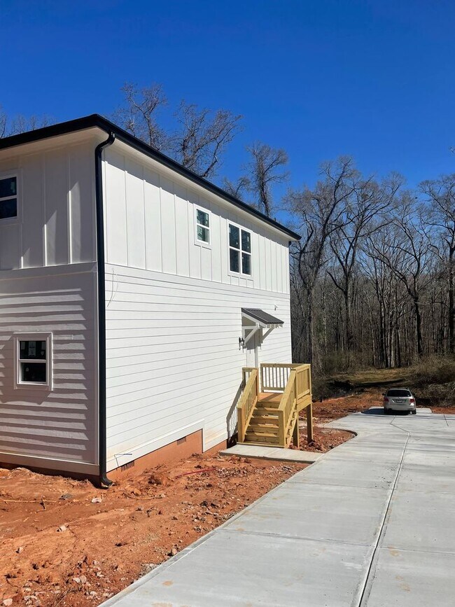 Building Photo - 755 Whitehall Rd
