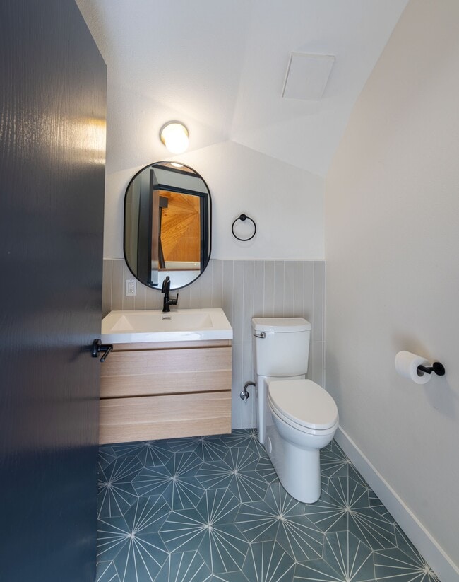 Building Photo - 250 Homestead Trl